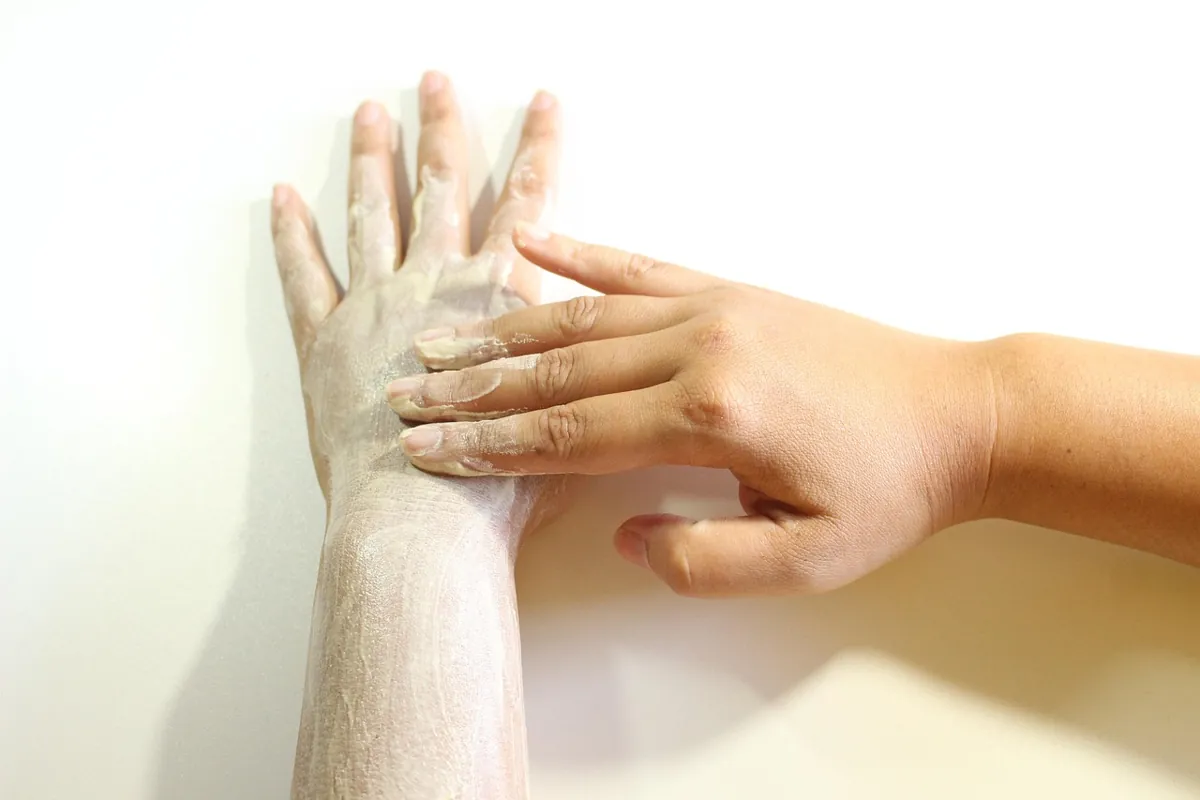 Faire un gommage du corps maison