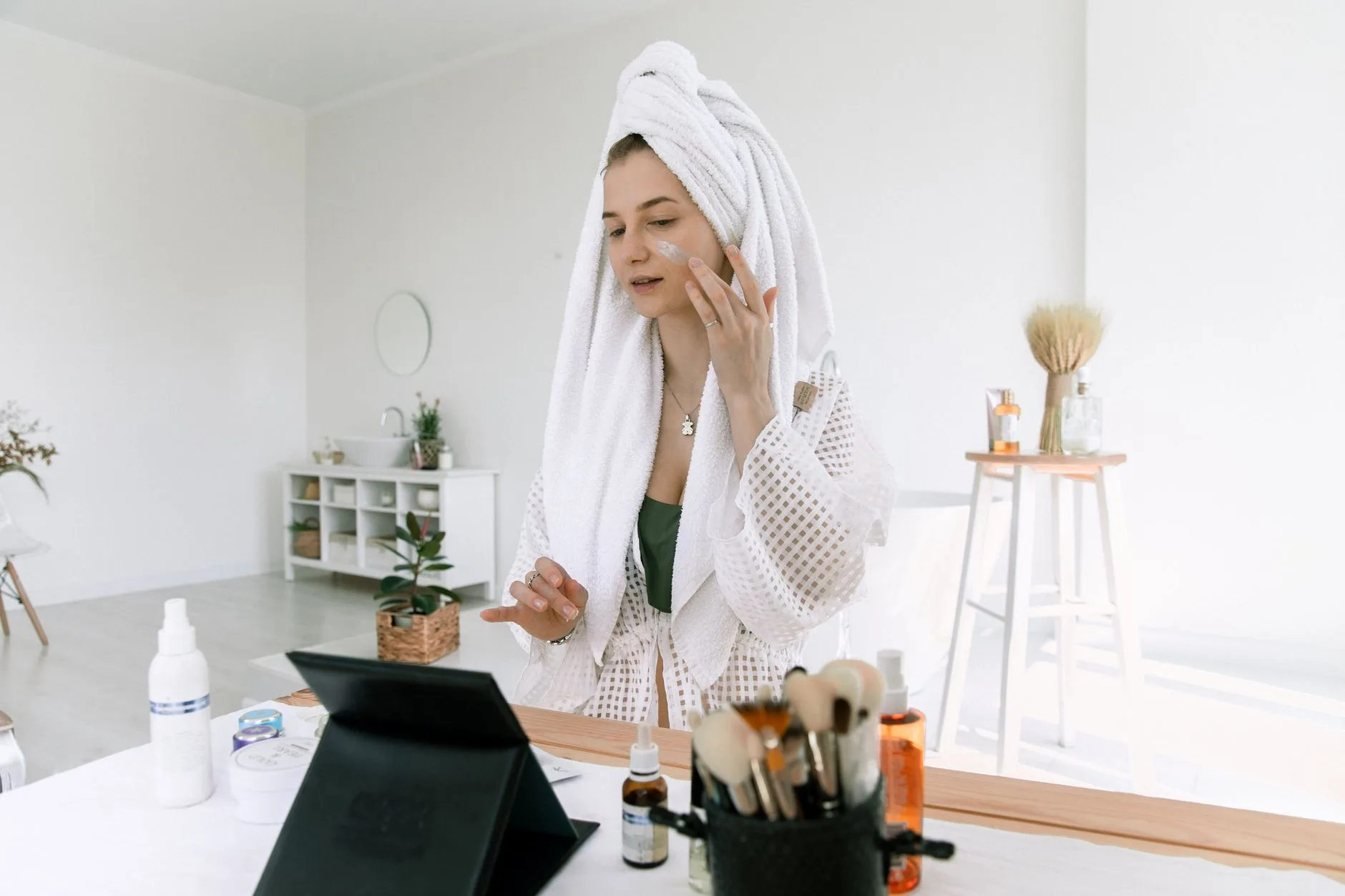 Routine peau mixte : les étapes du matin et du soir pour équilibrer zone T et joues