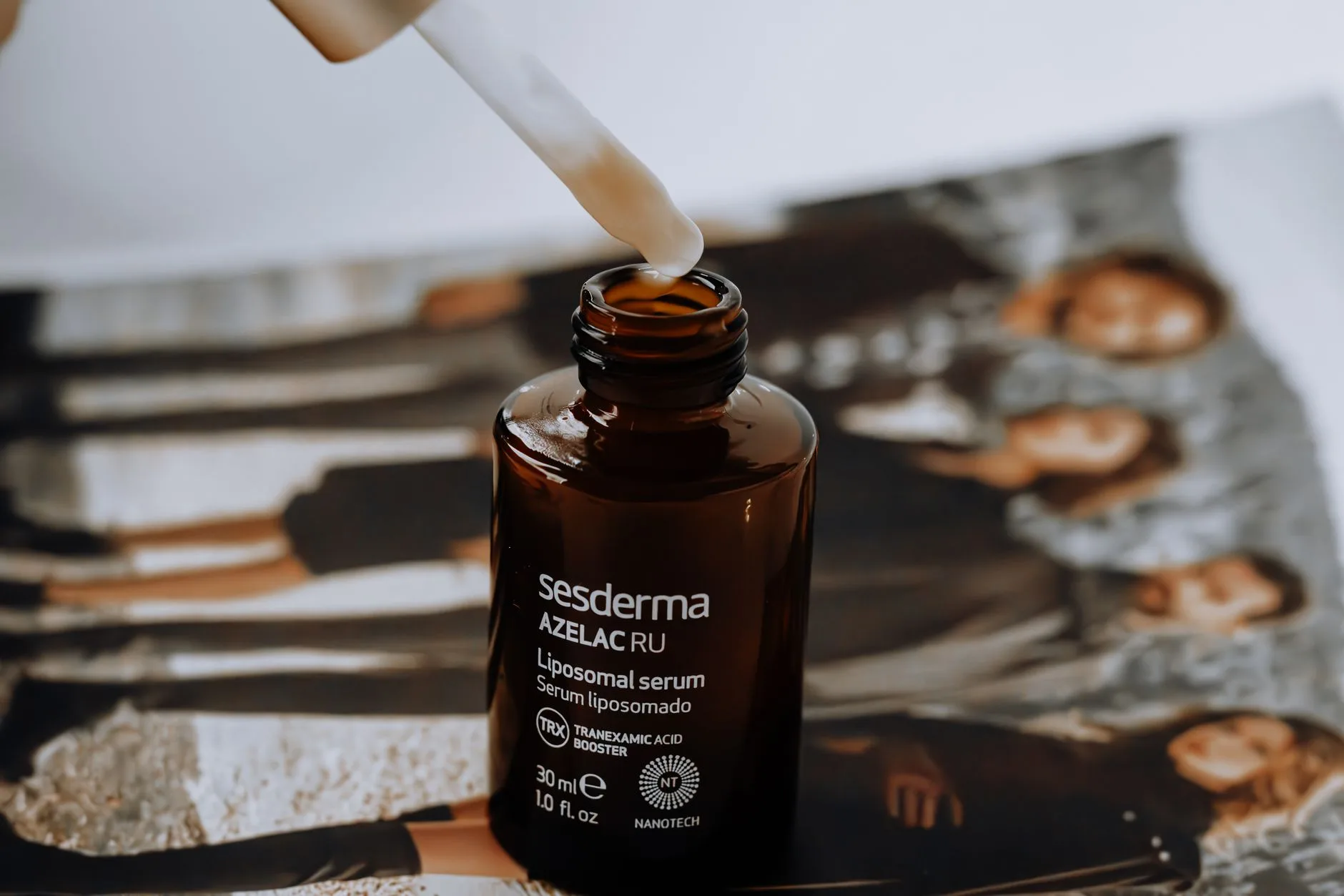 Flacon pipette de sérum à l'acide lactique pour exfolier une peau sensible